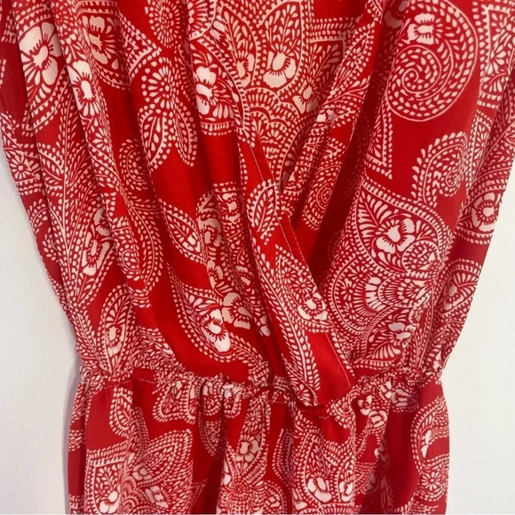 Show me your Mumu Riri Romper Red Aquarius Floral Ruffle Hem - Picture 7 of 10